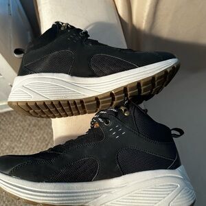 Black platform Sketchers 7.5 sneakers Sparrow 2.0